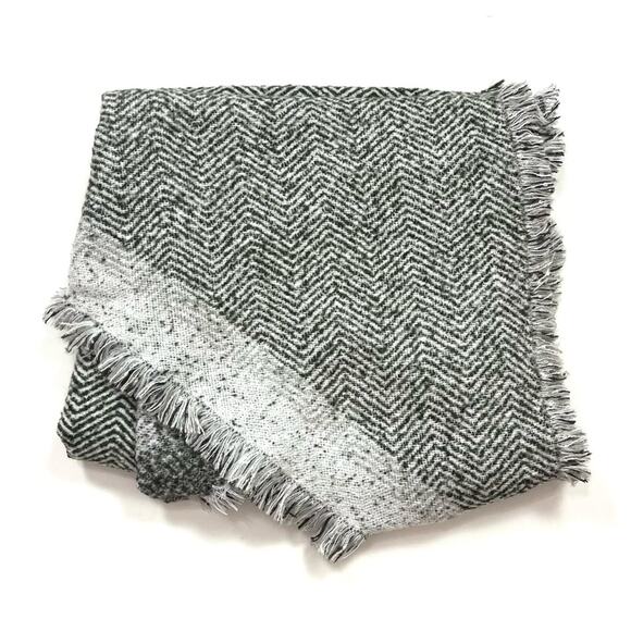 Ann Taylor Chevron Blanket Scarf - Picture 4 of 5